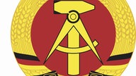 Das Wappen der DDR.