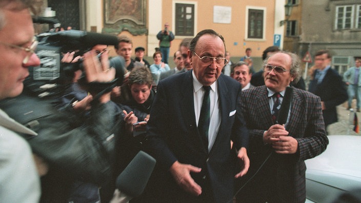 Hans-Dietrich Genscher in der Prager Botschaft