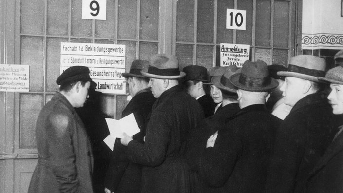 Andrang auf ein Arbeitsamt in Berlin 1931