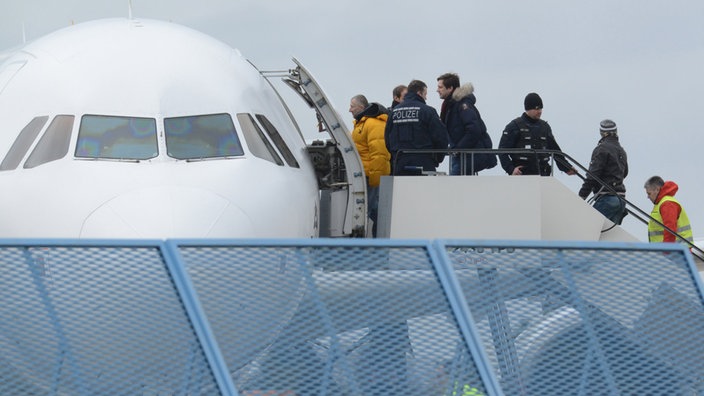 Flugzeugpassagiere beim Einsteigen