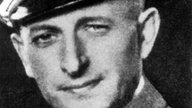 Eine Aufnahme von Adolf Eichmann in Uniform