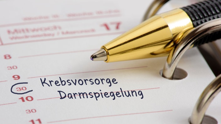 Terminkalender mit Eintrag für Krebsvorsorge und Darmspiegelung