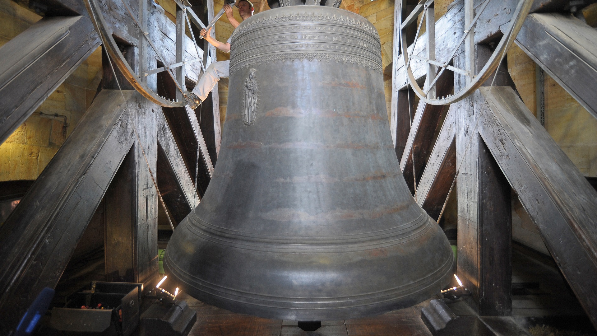 Auf dem Bild ist die große Glocke Gloriosa zu erkennen.