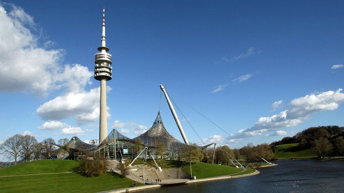  Münchener Olympiaturm und Olympiastadion