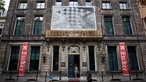 Touristen vor dem MC Escher Museum in Den Haag