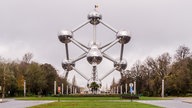 Das silbrig glänzende Atomium in Brüssel