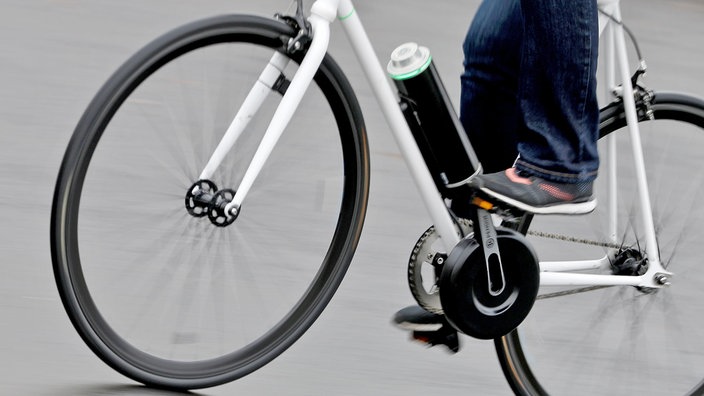 Ein E-Bike während der Fahrt 